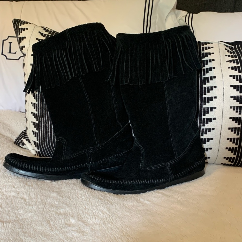 Women’s size 9 Minnetonka suede boots